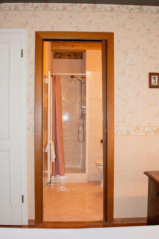 Standard Double Room image 4