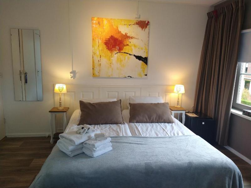 Standard Triple Room image 4