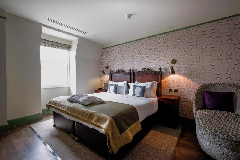 Deluxe Double Room image 2