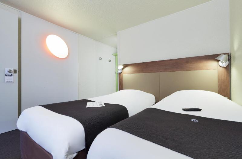 Twin Room image 4