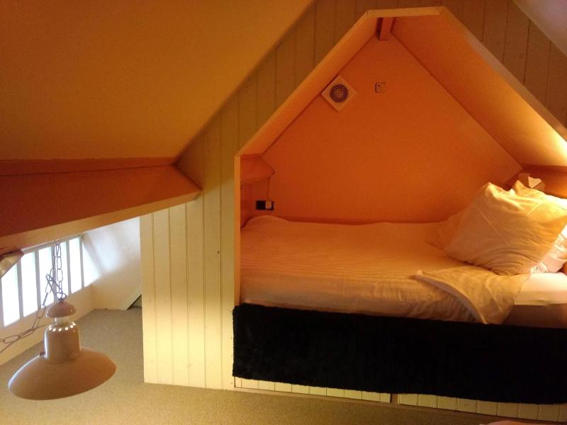 Twin Room with Cupboard Bed  image 2