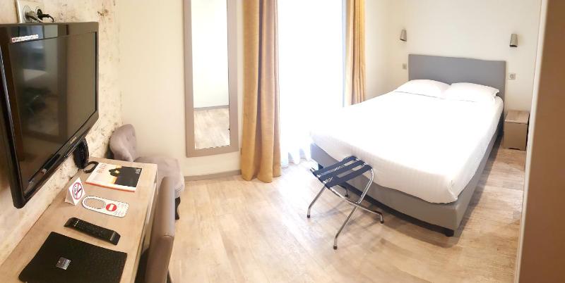 Small Double Room image 1