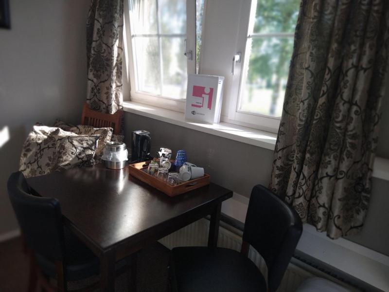 Family Room image 3