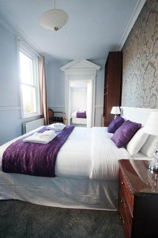 Clifden House by Nina - image 11