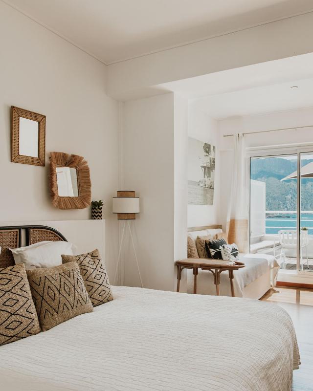 Mini Family Suite with Sea View and Balcony image 1
