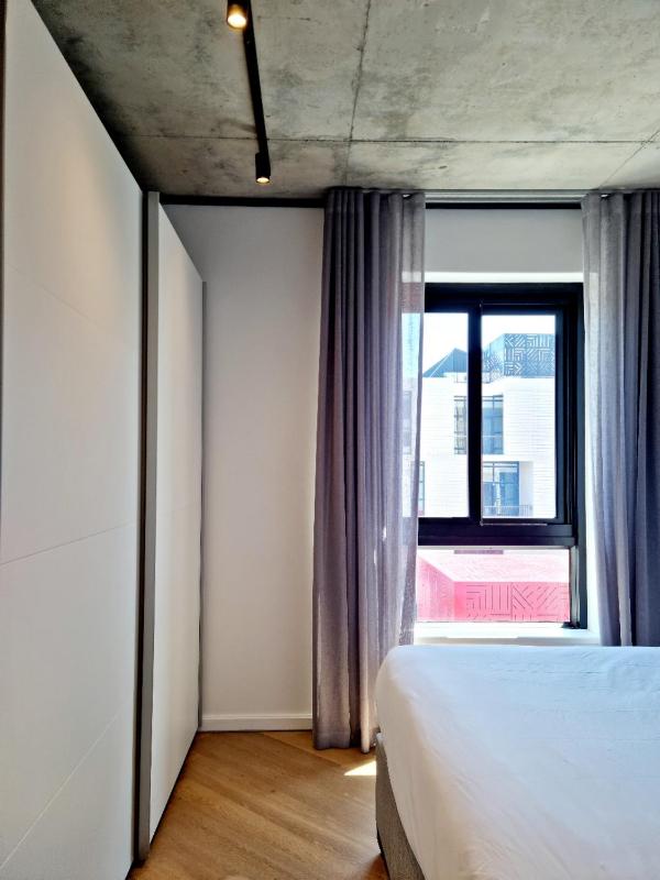 One-Bedroom Apartment image 2