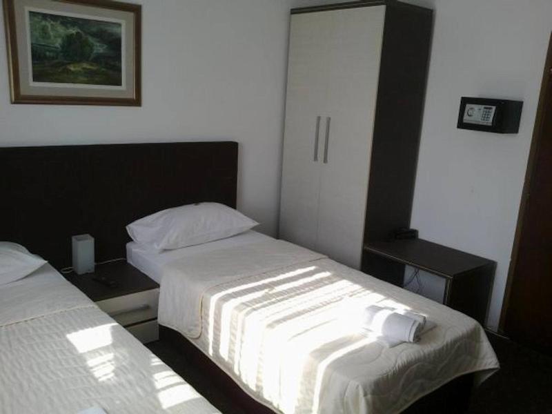 Double or Twin Room image 2