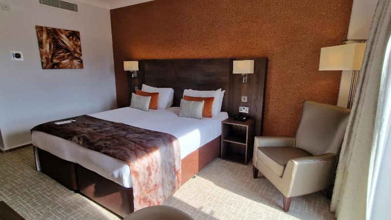 Deluxe Double Room with Balcony image 3