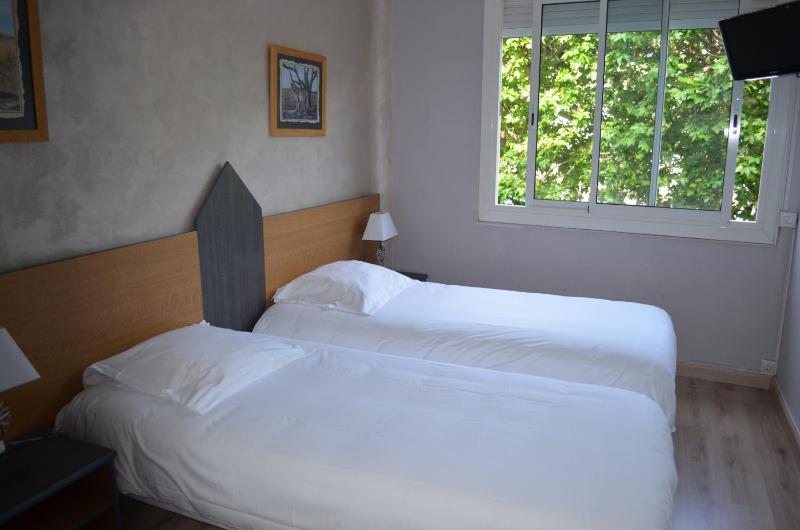 Twin Room image 2