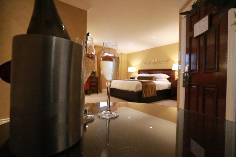Superior Double Room image 3