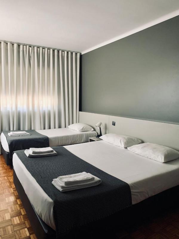 Twin Room image 1