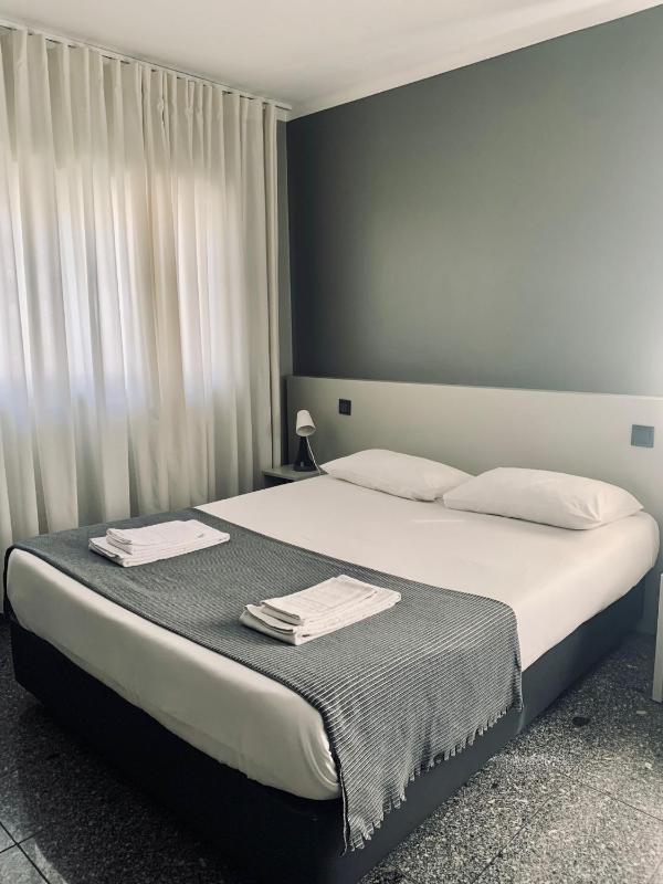 Double Room image 4