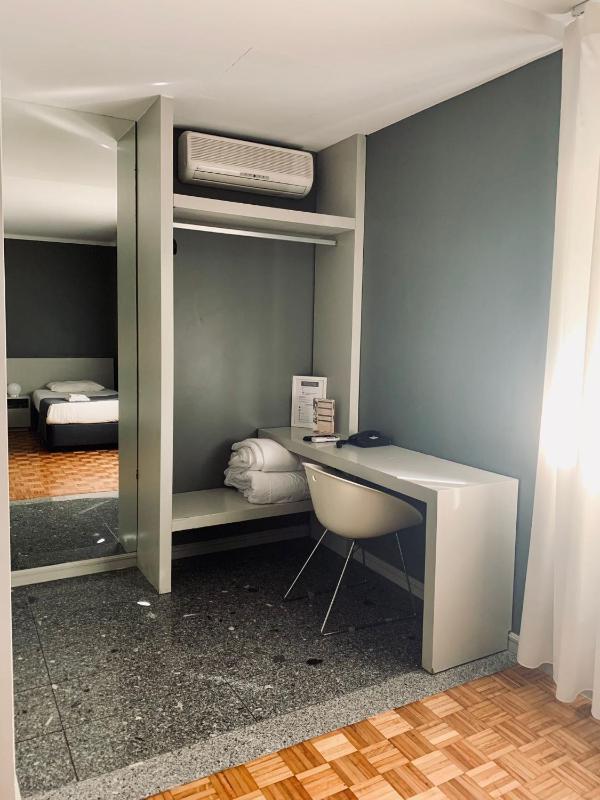 Twin Room image 2