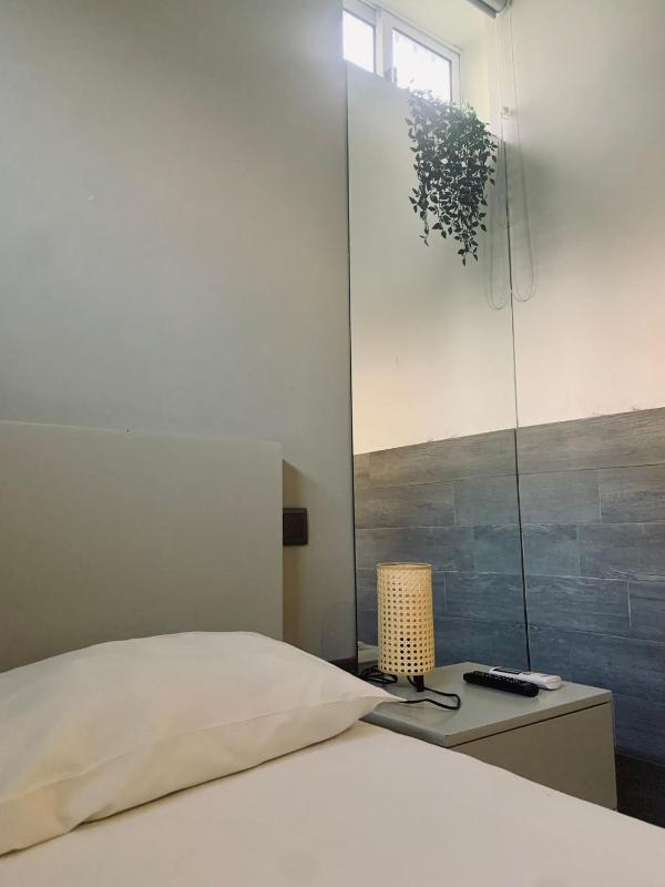 Double Room image 3