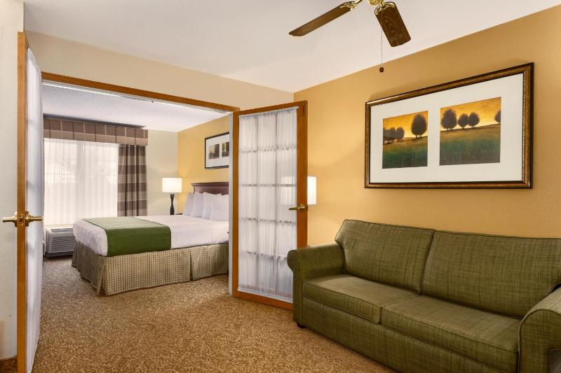One-Bedroom King Suite image 2
