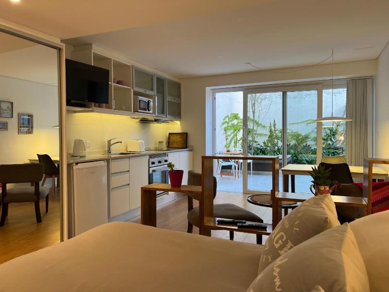 Plaza Sarmiento Moderno Loft con patio - image 1