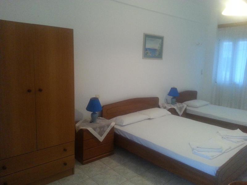 Ground-Floor Studio (3 adults) image 1