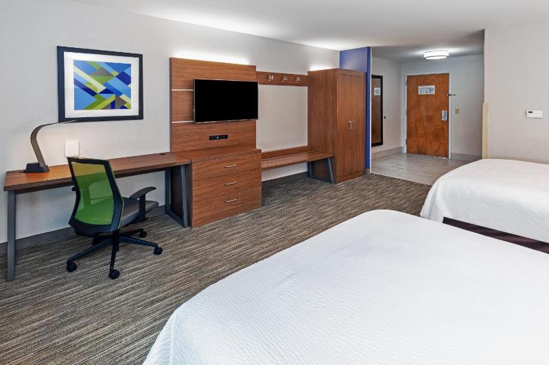 Standard Room with Two Queen Beds image 2