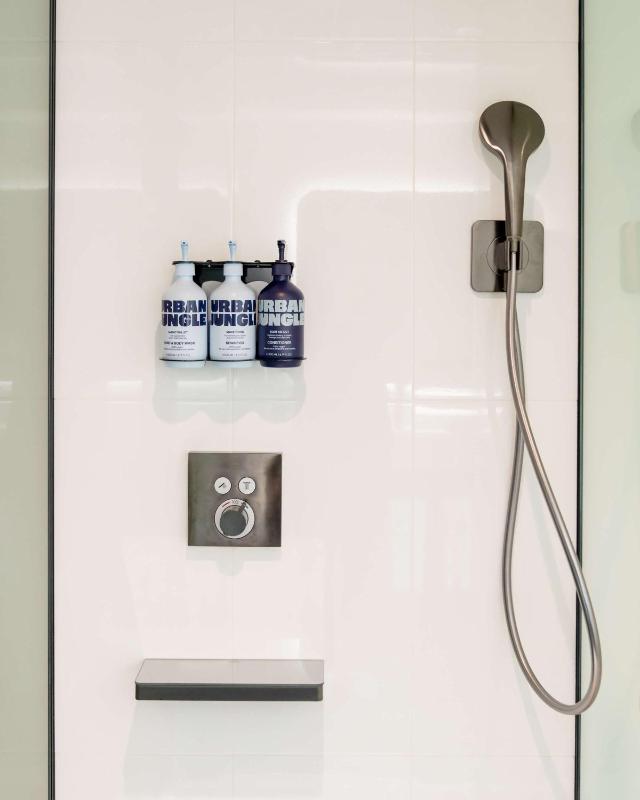 Premium Queen High Floor image 3