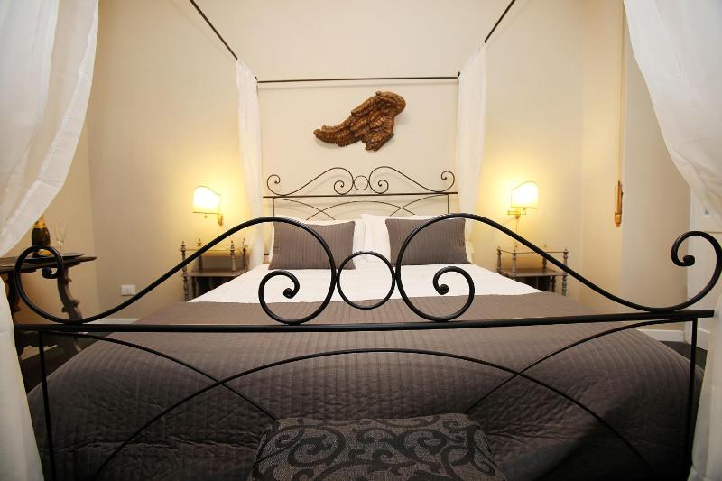 Double Room with Balcony image 3
