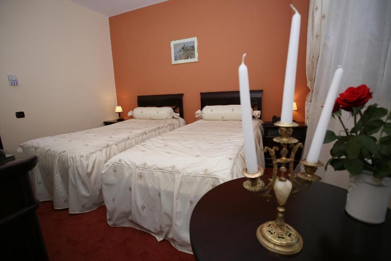 Double Room with Free Spa Access image 1