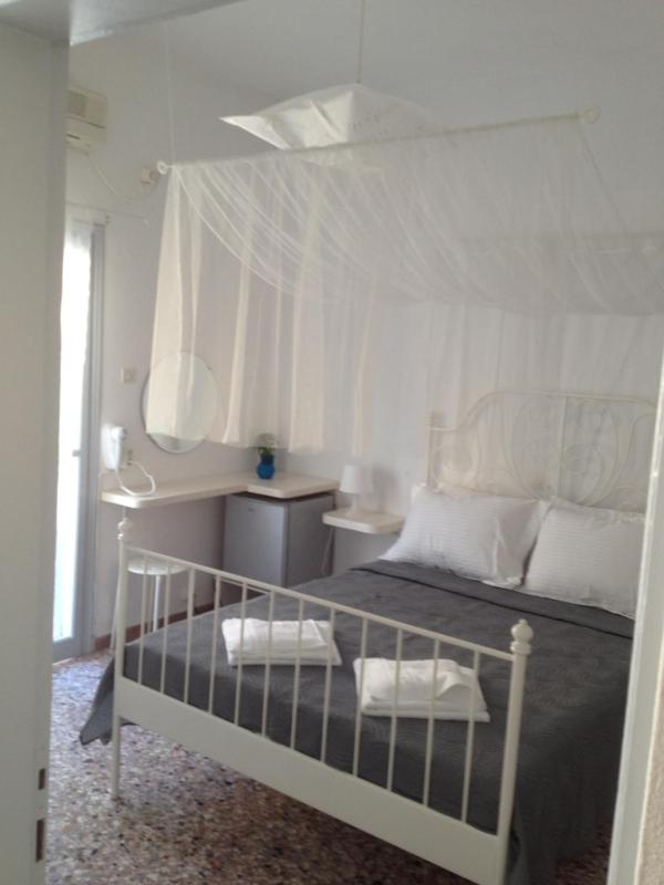 Double Room with Balcony image 4
