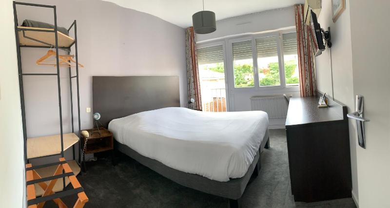 Comfort Double Room with Bath with Courtyard View image 3