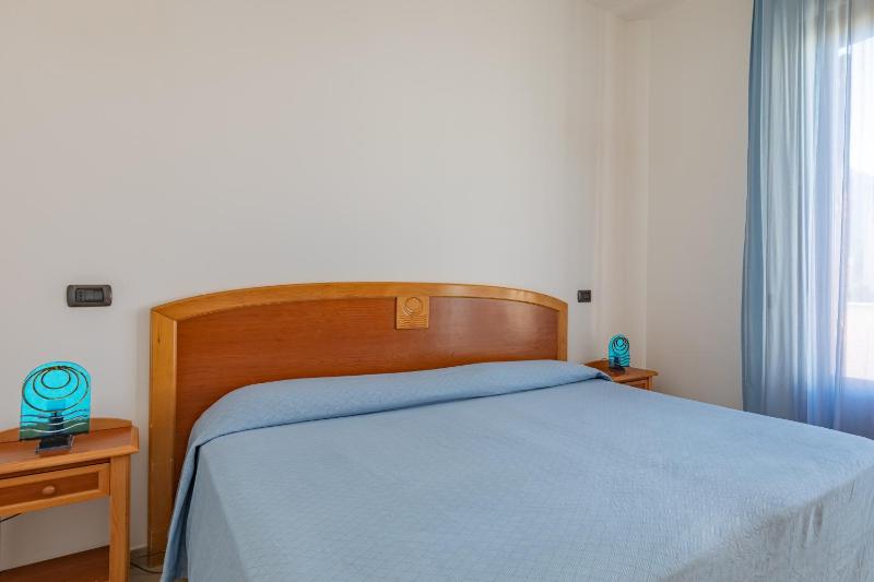 Small Double Room image 3