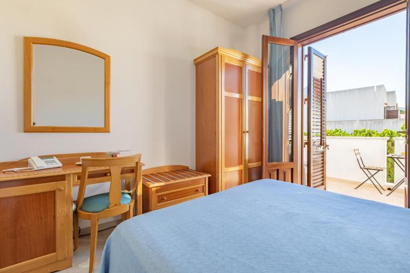 Small Double Room image 1