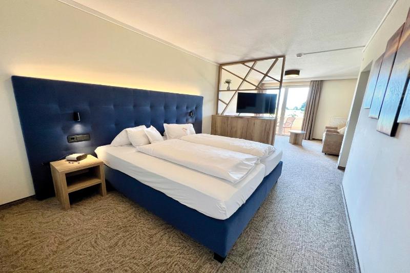 Family Suite with Balcony image 1