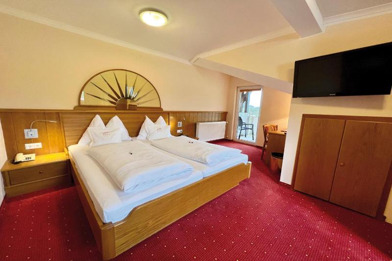 Standard Family Room image 3