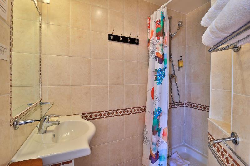 Quadruple Room with Terrace image 3