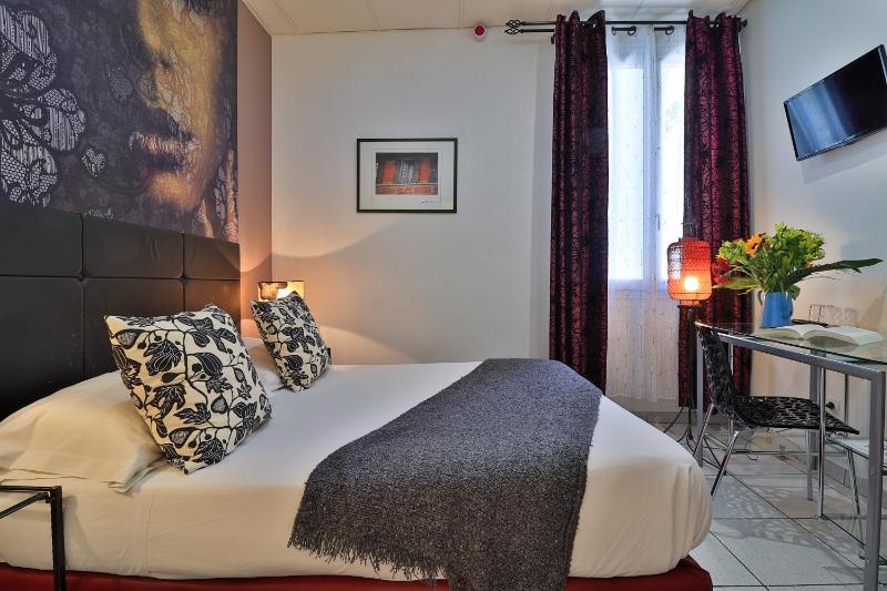Standard Double Room image 4