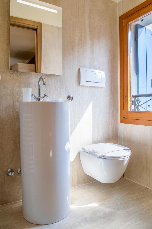 Junior Suite with Mountain View image 3