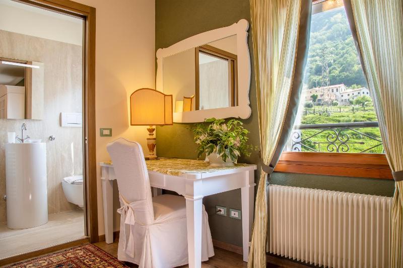 Junior Suite with Mountain View image 2