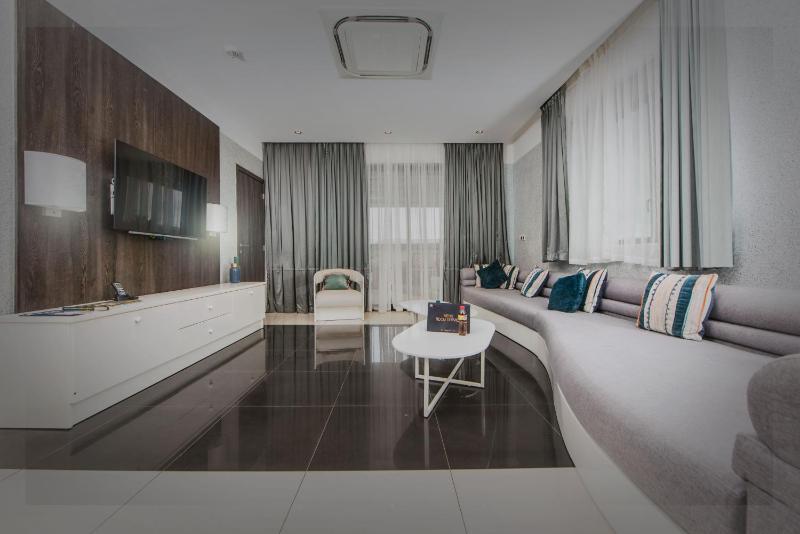 Krystal Palace Douala - image 2