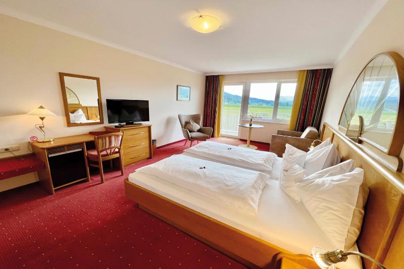 Double Room with Balcony image 4