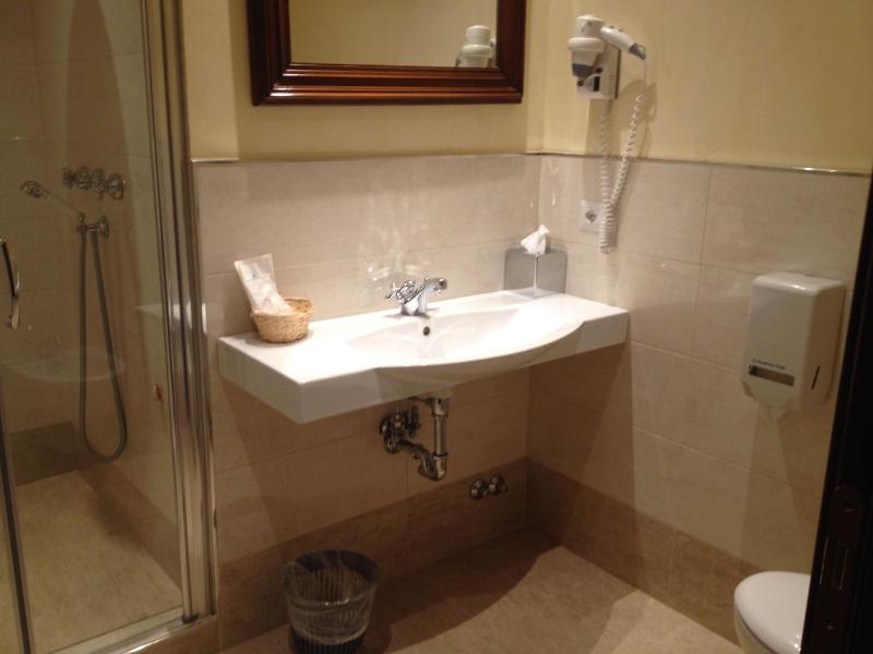 Superior Triple Room with City View image 3