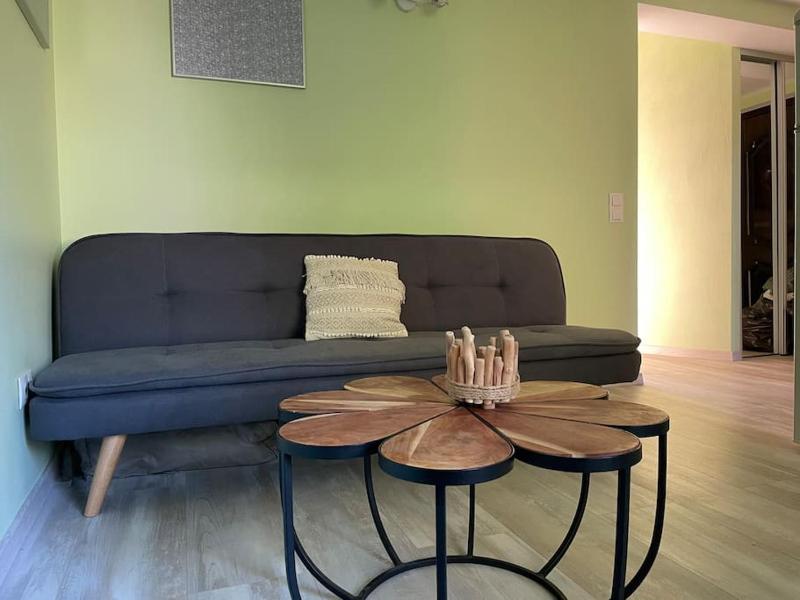 Modern 2BR Apt near Train Station w Free Parking & Family games - image 14