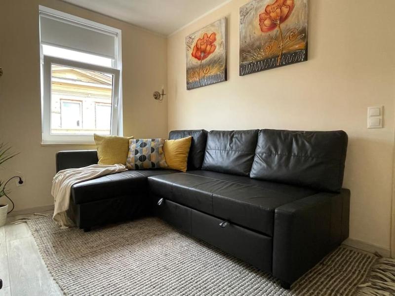 Modern 2BR Apt near Train Station w Free Parking & Family games - image 5