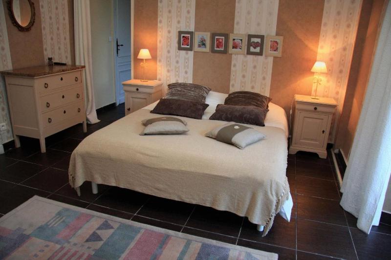Rose double room image 1