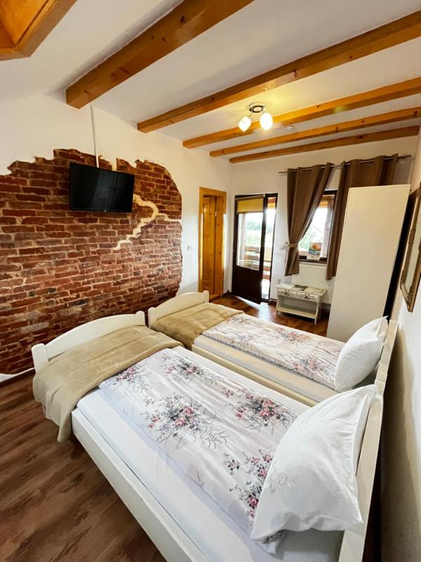 Double or Twin Room image 4