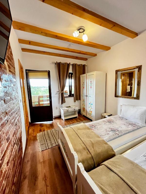 Double or Twin Room image 3