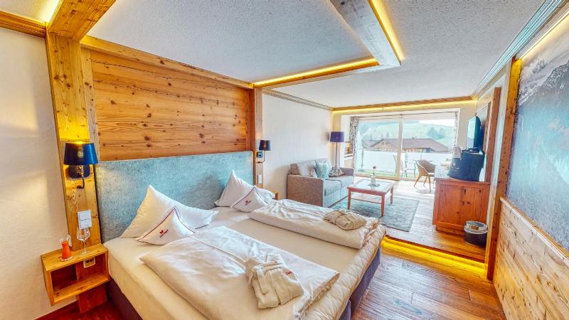 Double Room with Balcony image 3