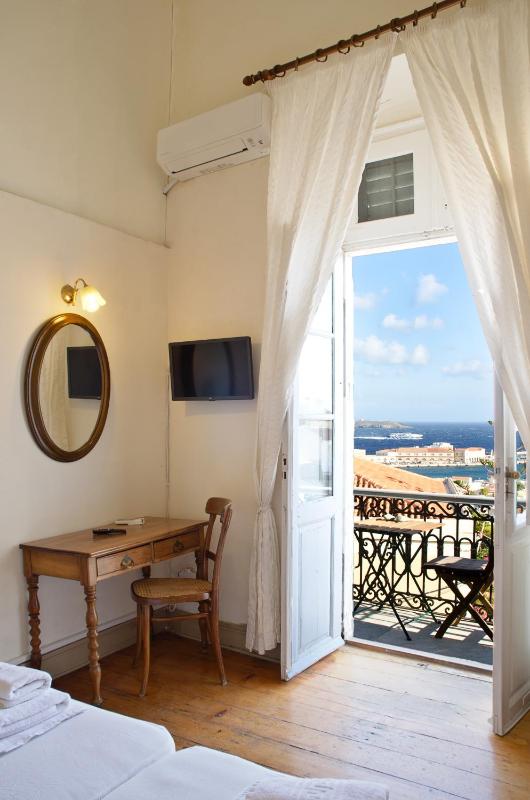 Double Room with Balcony and Sea View image 1