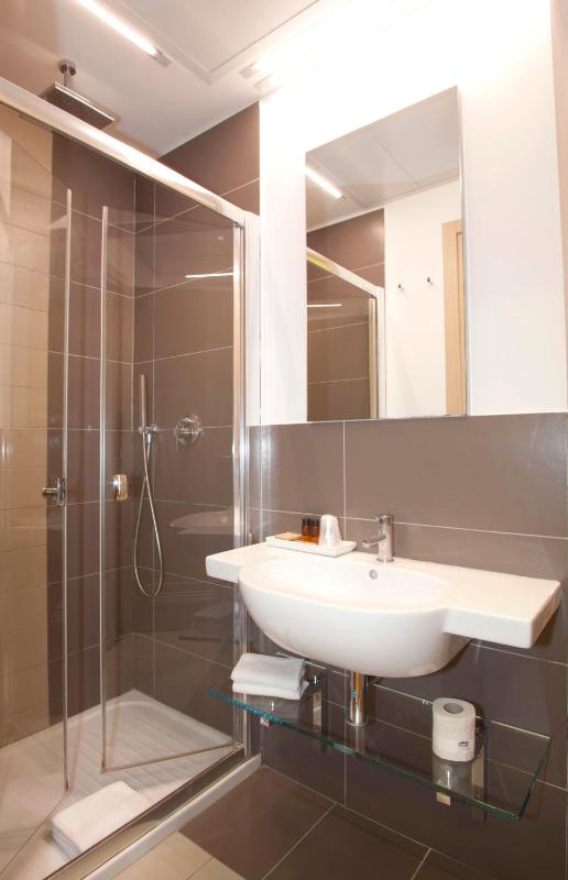 Double or Twin Room image 4