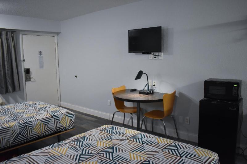 Quadruple Room - Non-Smoking image 4