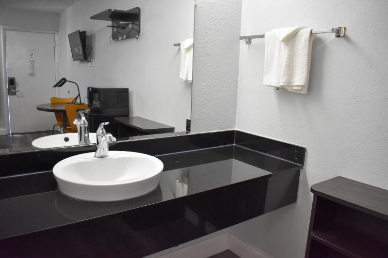 King Room - Disability Access - Non-Smoking image 2