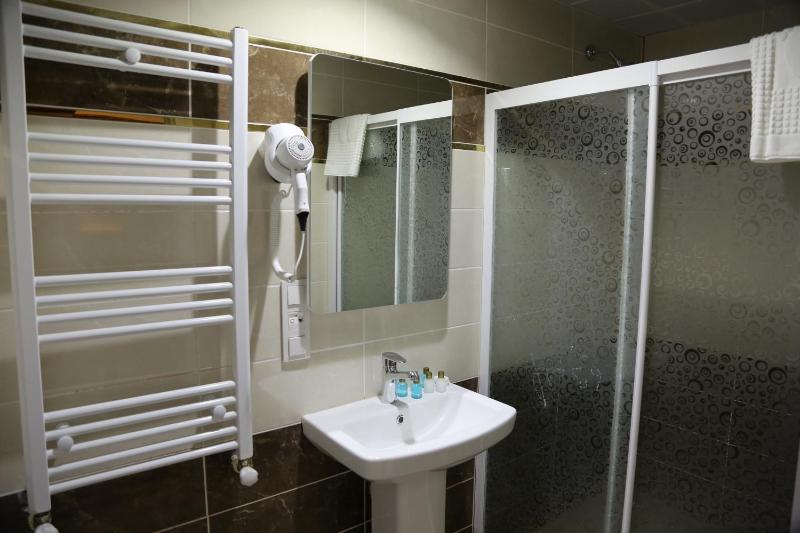 Standard Double or Twin Room image 2