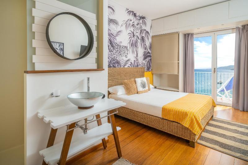 Double Room with Sea View image 1